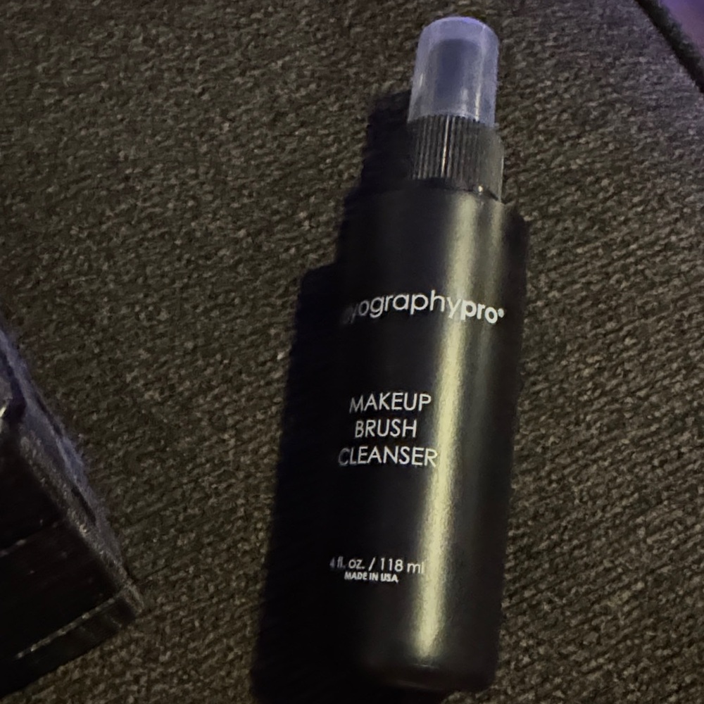 Bodyographypro New Black Makeup Brush Cleanser